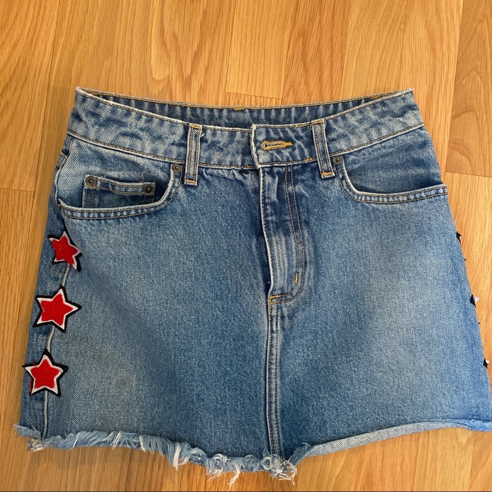 Skirt with star decal